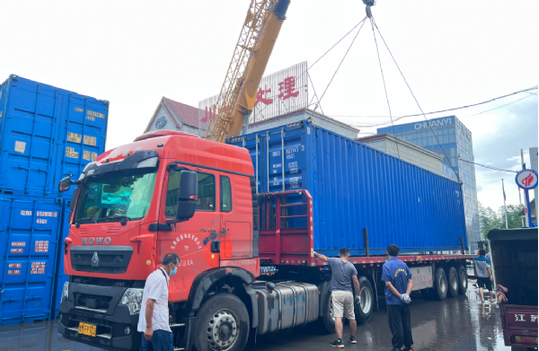 乌干达箱式水处理设备装车发货