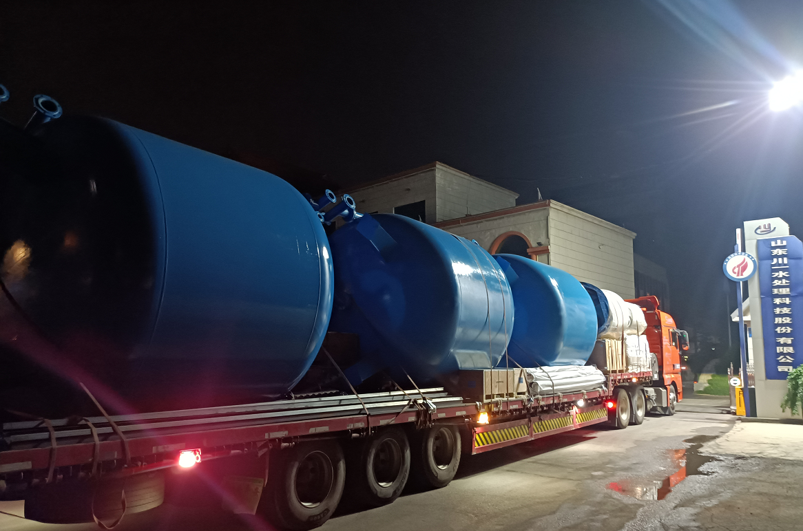 【川一股份】108T单级反渗透设备+110T软化水设备装车发往新疆塔城