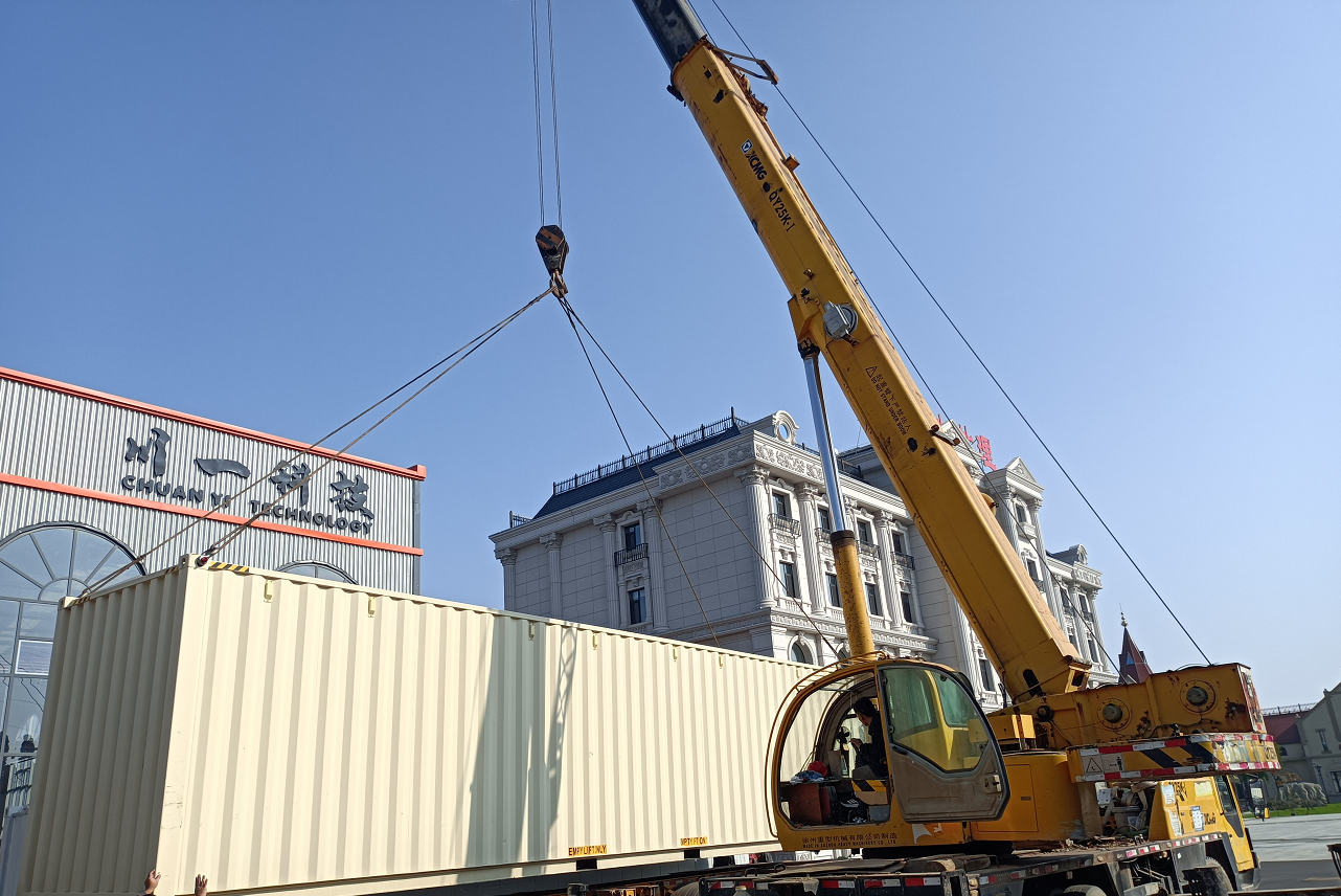 【川一股份】出口非洲3x3T/H反渗透设备装车发往青岛港