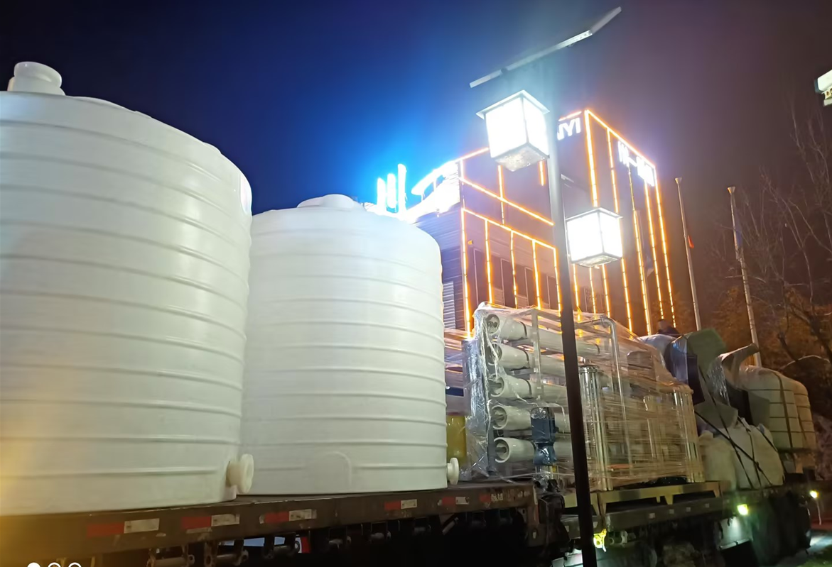 【川一股份】2X20T/H反渗透设备装车发往内蒙古呼和浩特市