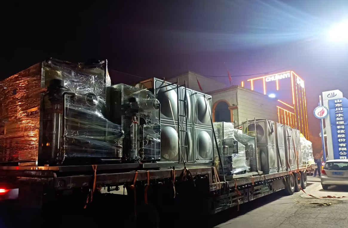 【川一股份】单级水处理设备装车发往烟台福山区