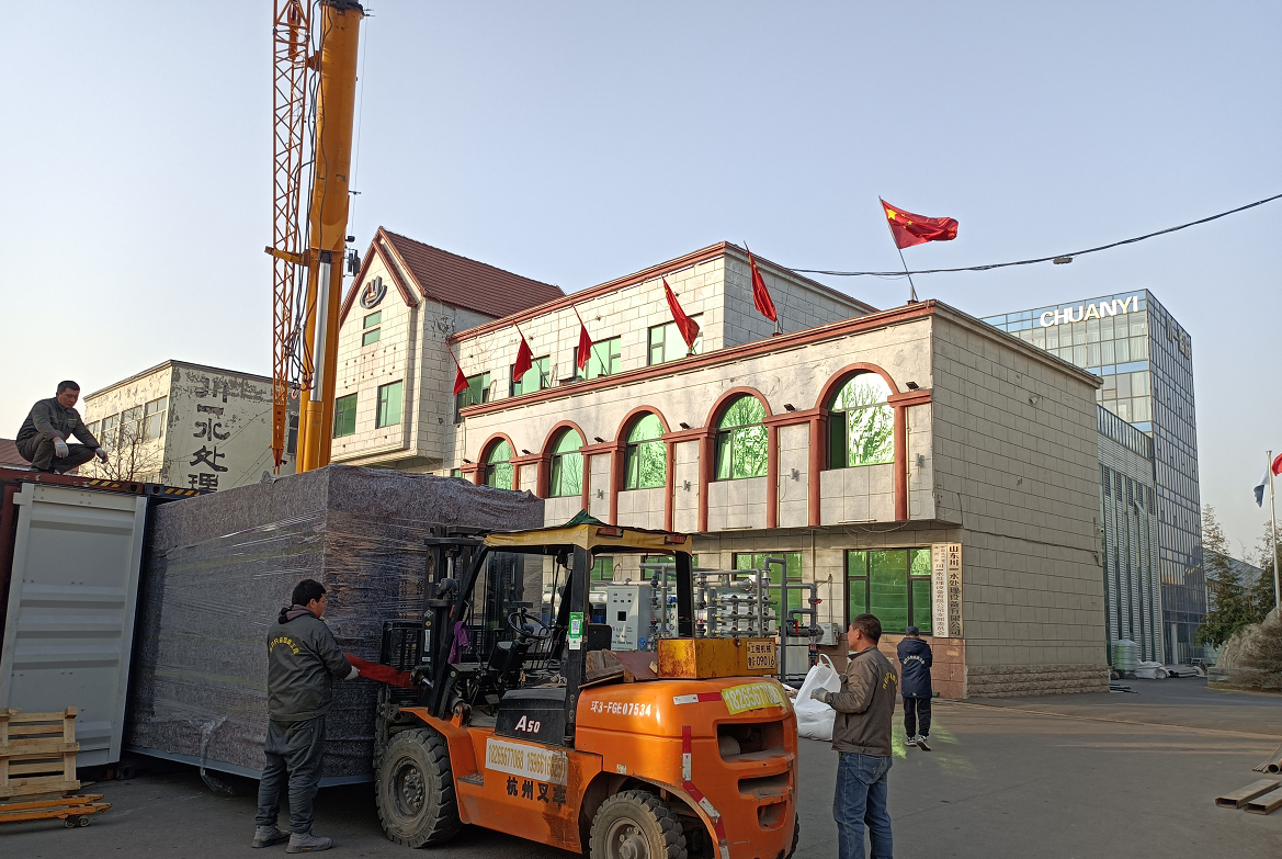 【川一股份】100T污水处理+22T软化水设备第装车发往菲律宾